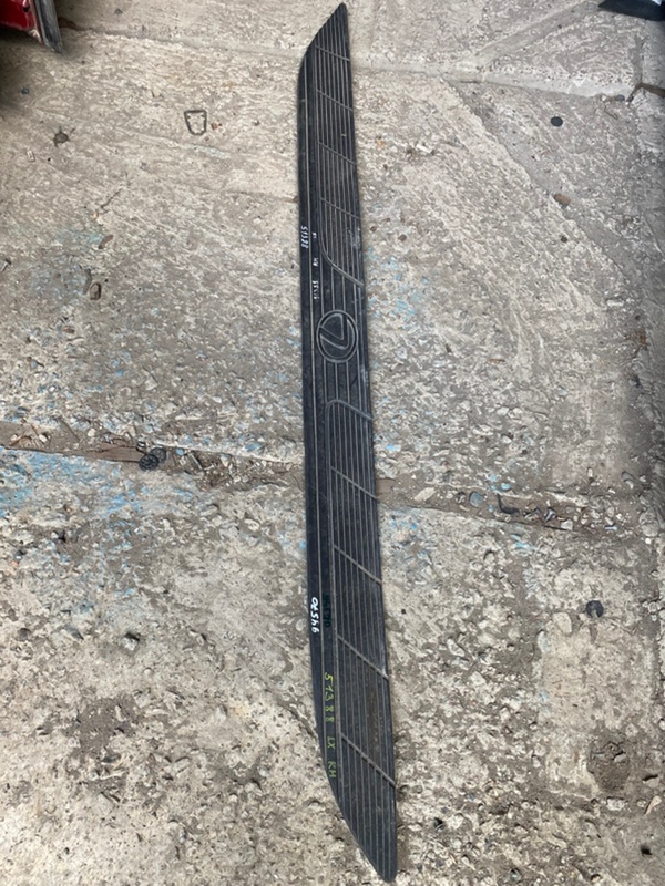 Накладка порога наружная правая LX470 98-07