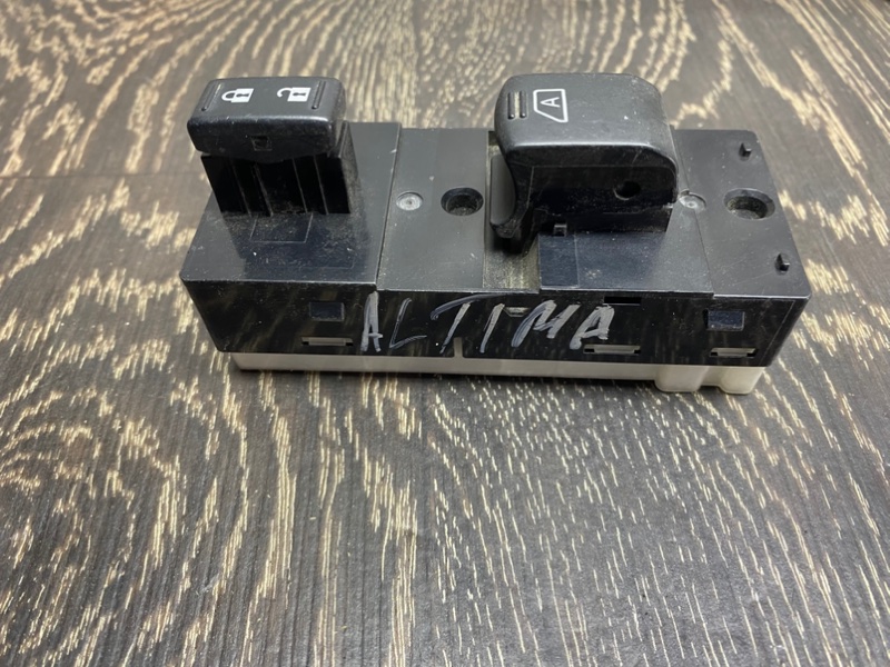 Кнопка стеклоподъемника передняя правая NISSAN ALTIMA L32 07-12 25411-JA02A Б/У