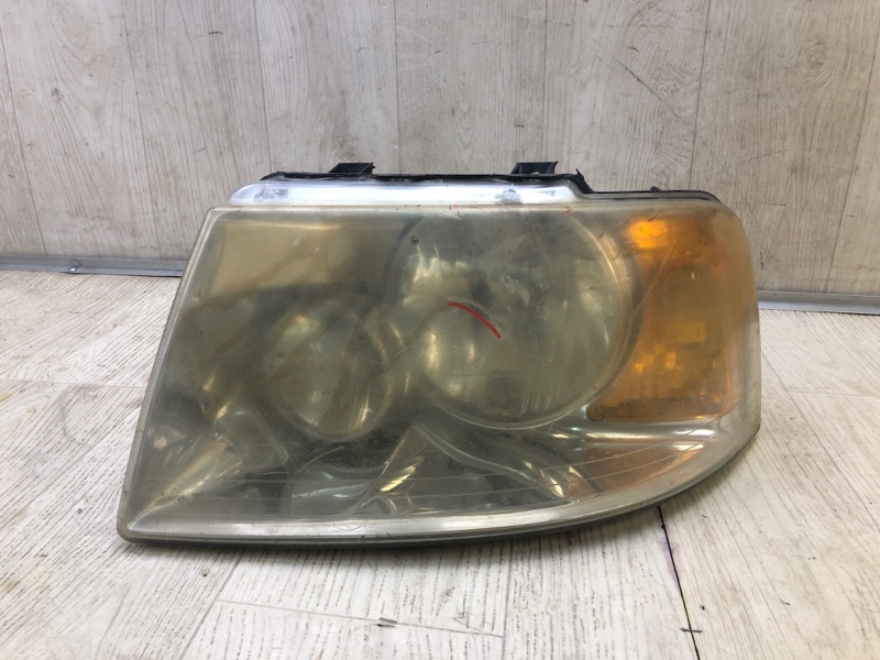 Запчасть фара левая FORD EXPEDITION 03-06 6L1Z-13008-BA Б/У Фара левая FORD EXPEDITION 03-06 6L1Z-13008-BA Б/У