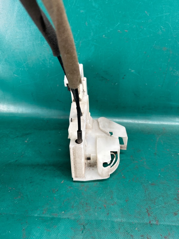 Замок двери передний правый CX-9 06-16 2007 3.5