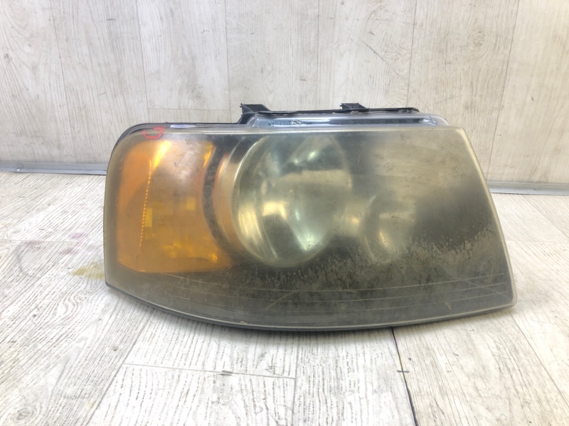 Запчасть фара правая FORD EXPEDITION 03-06 6L1Z-13008-AA Б/У Фара правая FORD EXPEDITION 03-06 6L1Z-13008-AA Б/У