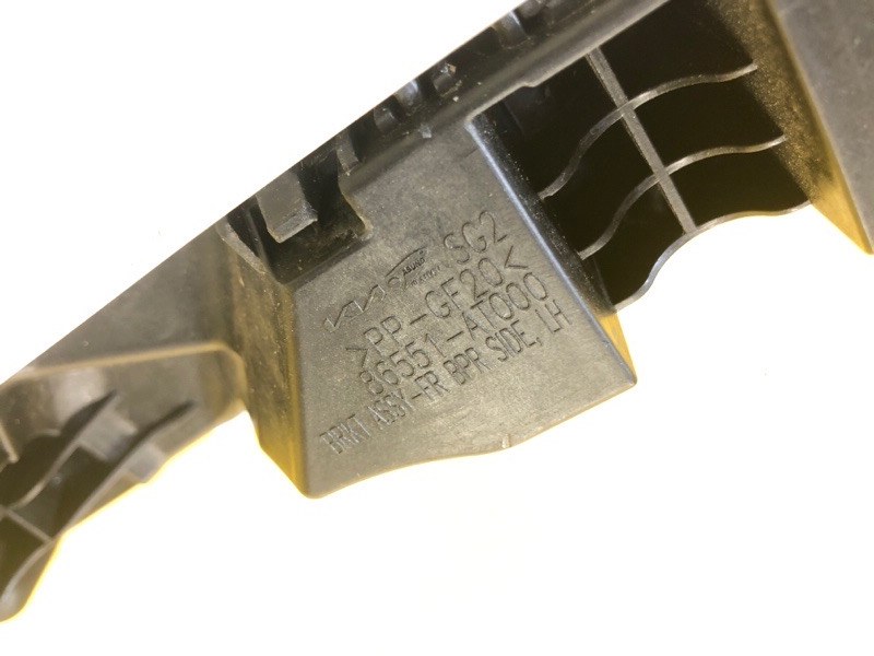 Кронштейн переднего бампера (на крыле) левый NIRO SG2 22-