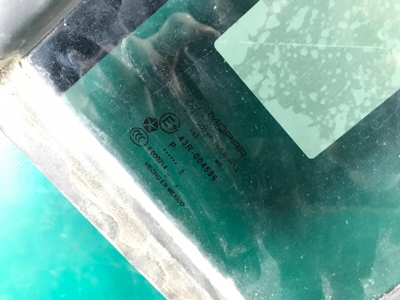 Стекло двери глухое заднее правое JEEP PATRIOT 10-17 2.0 ECN Стекло двери глухое заднее правое JEEP PATRIOT 10-17 2.0 ECN