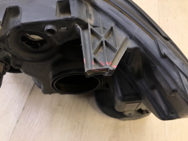 Фара правая TAURUS 07-09