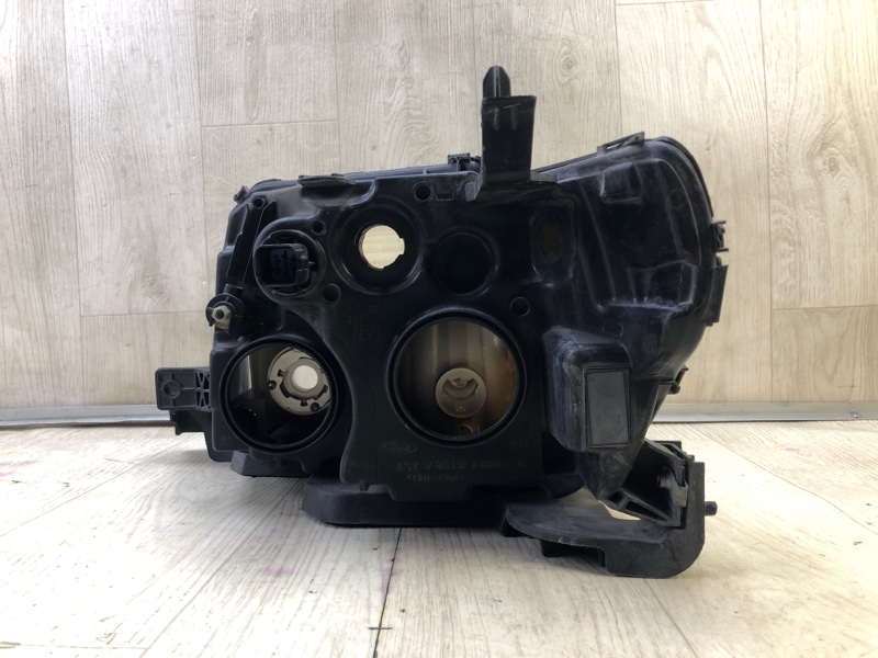 Фара правая FORD TAURUS 07-09 Фара правая FORD TAURUS 07-09