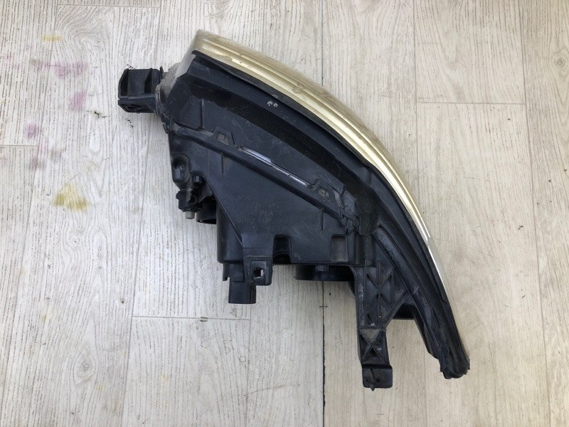 Фара правая TAURUS 07-09 Фара правая TAURUS 07-09