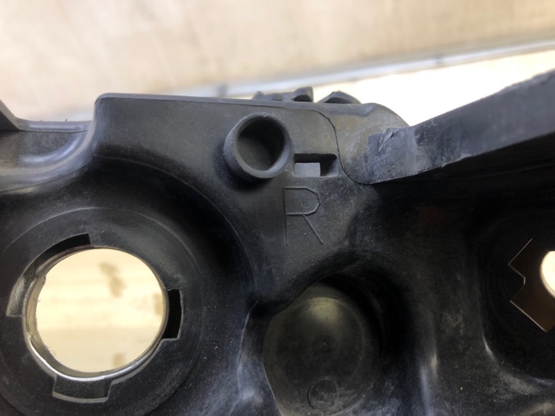 Фара правая TAURUS 07-09 Фара правая TAURUS 07-09