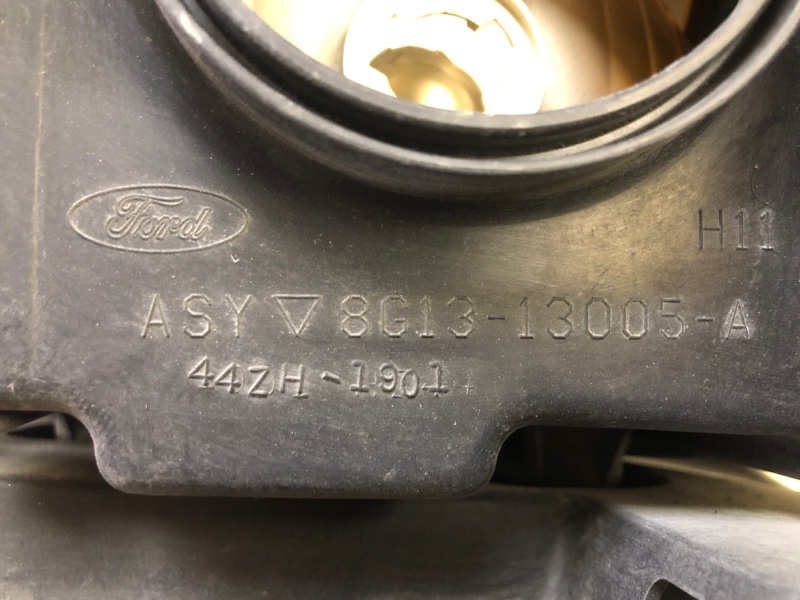 Фара правая TAURUS 07-09 Фара правая TAURUS 07-09