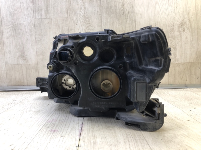 Фара правая FORD TAURUS 07-09 Фара правая FORD TAURUS 07-09