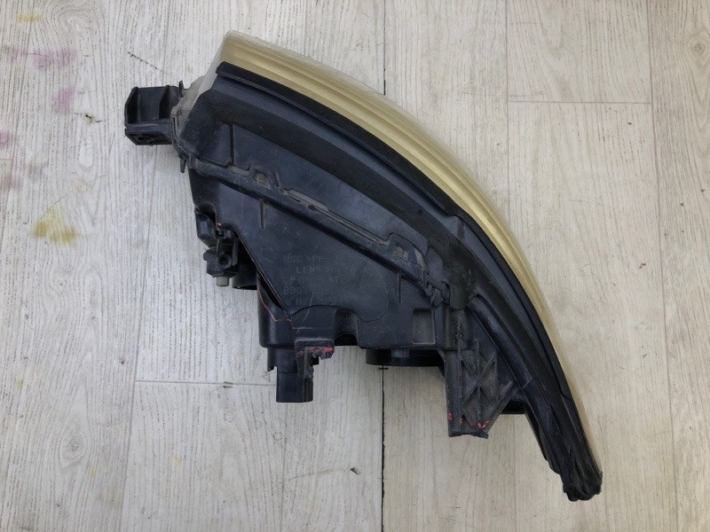 Фара правая TAURUS 07-09 Фара правая TAURUS 07-09