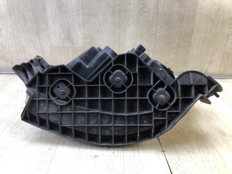 Фара правая TAURUS 07-09 Фара правая TAURUS 07-09