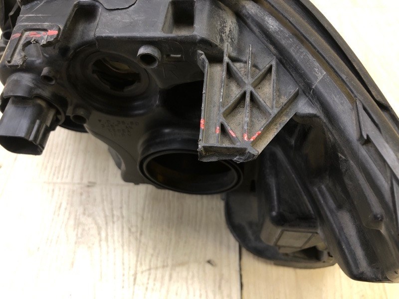 Фара правая TAURUS 07-09 Фара правая TAURUS 07-09