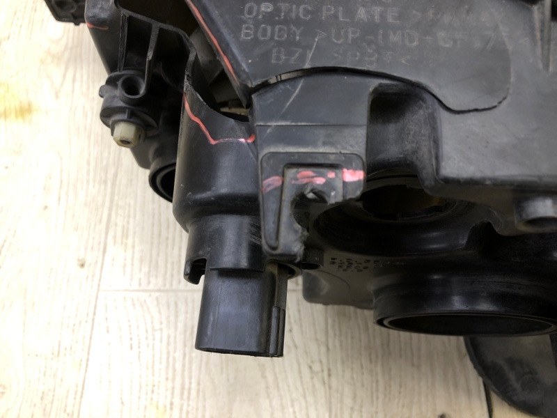 Фара правая TAURUS 07-09 Фара правая TAURUS 07-09