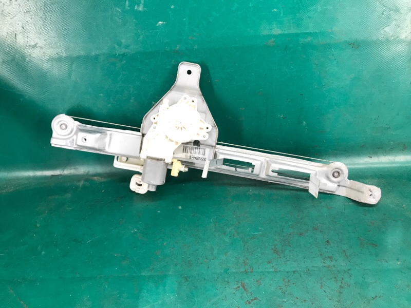 Запчасть стеклоподъемник задний левый JEEP PATRIOT 10-17 2016 2.0 ECN 68002893AA Б/У Стеклоподъемник задний левый JEEP PATRIOT 10-17 2016 2.0 ECN 68002893AA Б/У