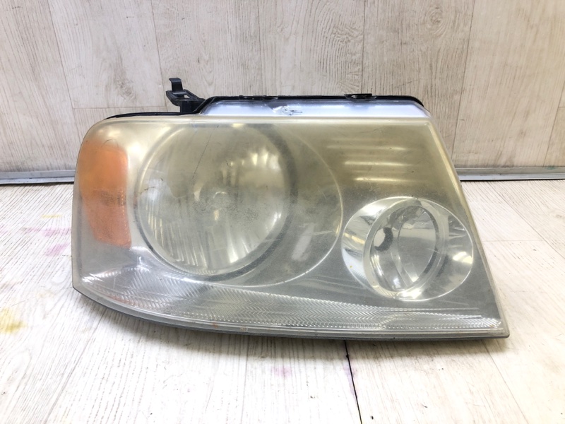 Запчасть фара правая FORD F-150 2004–08 7L3Z-13008-FA Б/У Фара правая FORD F-150 2004–08 7L3Z-13008-FA Б/У