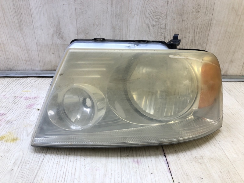 Запчасть фара левая FORD F-150 2004–08 7L3Z-13008-GA Б/У Фара левая FORD F-150 2004–08 7L3Z-13008-GA Б/У