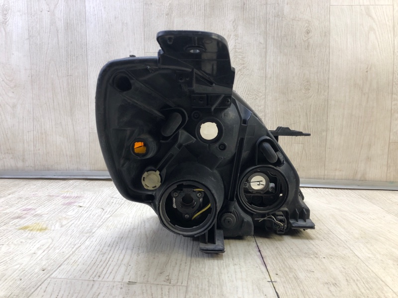 Фара левая ENTOURAGE 06-09