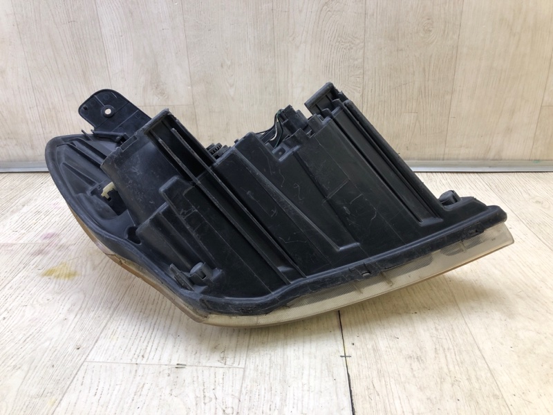 Фара левая ENTOURAGE 06-09