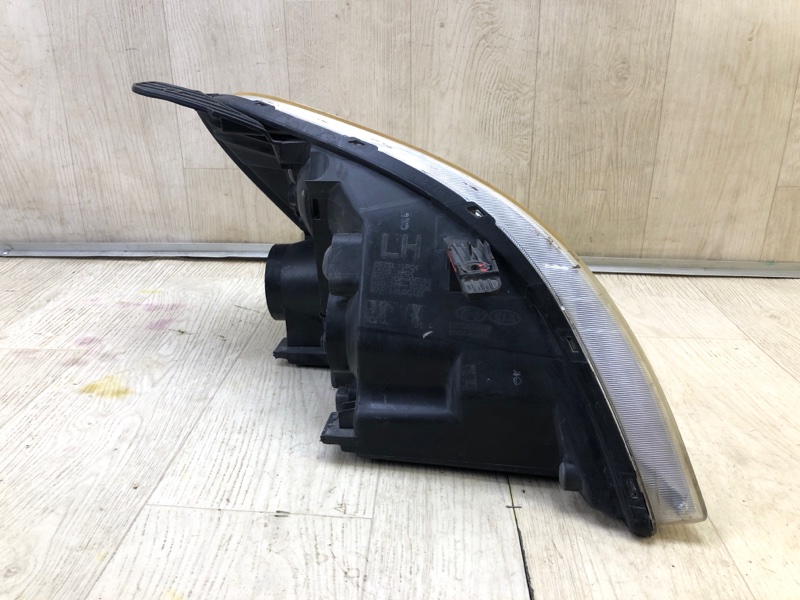 Фара левая HYUNDAI ENTOURAGE 06-09