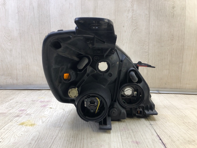 Фара левая ENTOURAGE 06-09