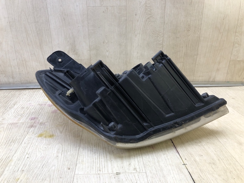 Фара левая ENTOURAGE 06-09