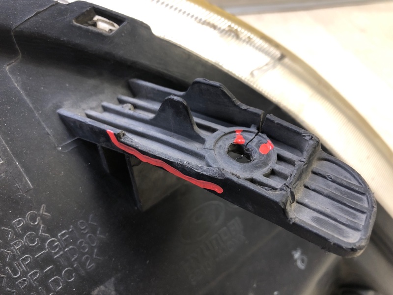 Фара левая ENTOURAGE 06-09