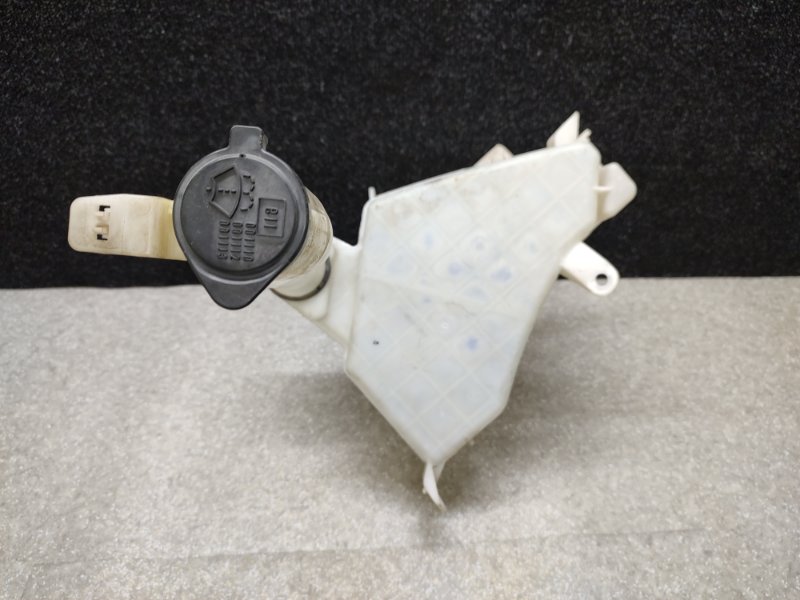 Бачок омывателя TOYOTA LAND CRUISER PRADO 120 02-09 Бачок омывателя TOYOTA LAND CRUISER PRADO 120 02-09