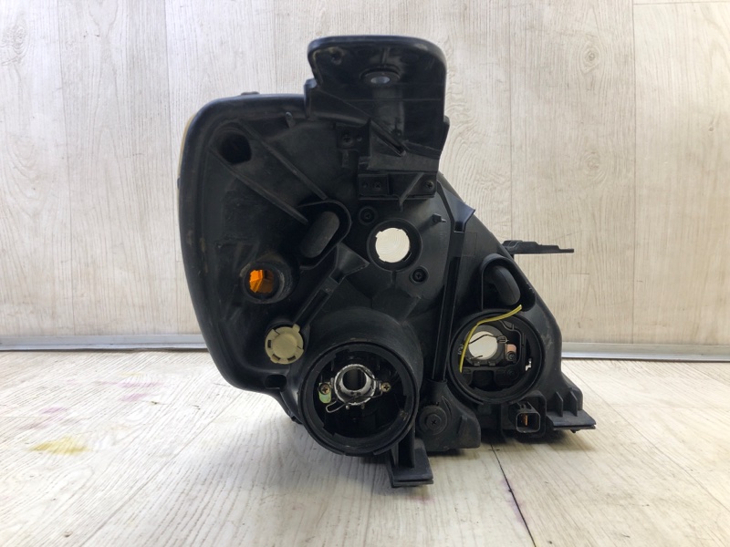 Фара левая ENTOURAGE 06-09