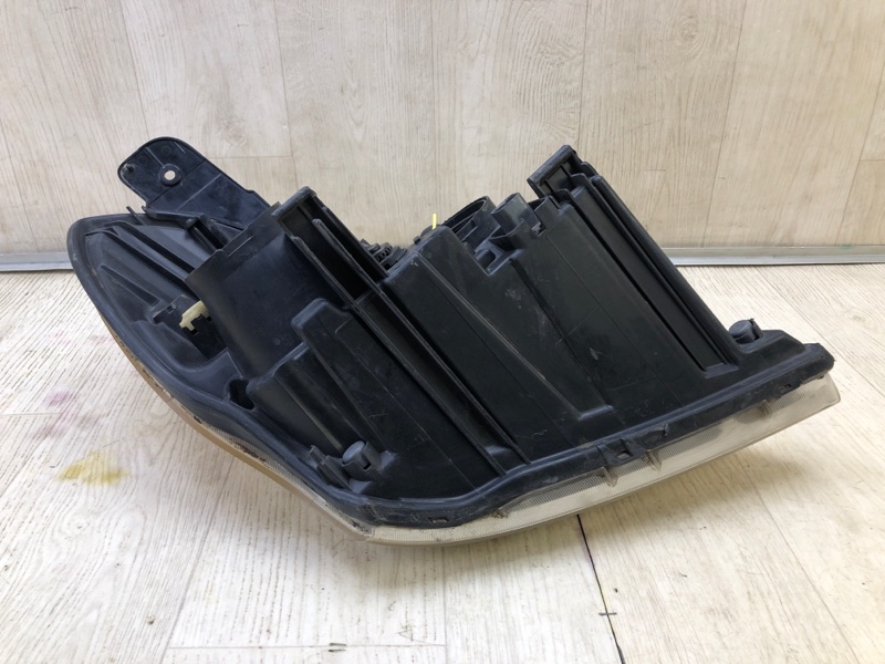 Фара левая ENTOURAGE 06-09