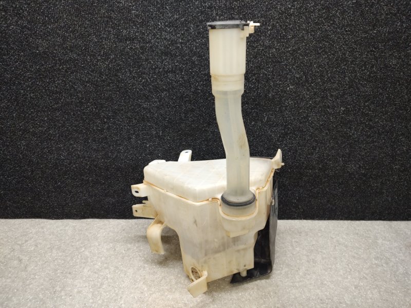 Запчасть бачок омывателя TOYOTA LAND CRUISER PRADO 120 02-09 85315-60300 Б/У Бачок омывателя TOYOTA LAND CRUISER PRADO 120 02-09 85315-60300 Б/У