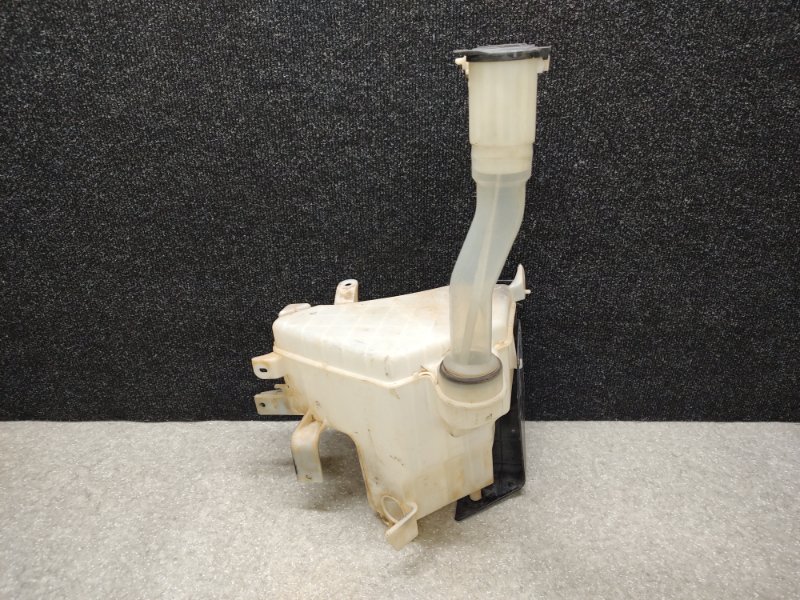 Бачок омывателя TOYOTA LAND CRUISER PRADO 120 02-09 85315-60300 Б/У