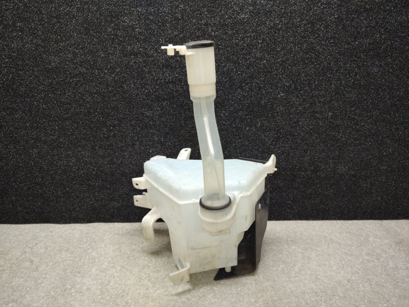 Запчасть бачок омывателя TOYOTA LAND CRUISER PRADO 120 02-09 85315-60300 Б/У Бачок омывателя TOYOTA LAND CRUISER PRADO 120 02-09 85315-60300 Б/У