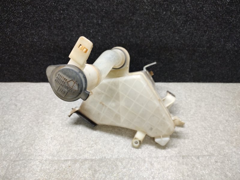 Бачок омывателя TOYOTA LAND CRUISER PRADO 120 02-09 Бачок омывателя TOYOTA LAND CRUISER PRADO 120 02-09