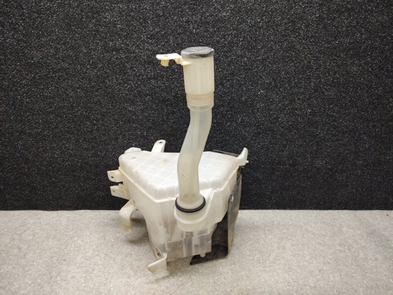 Бачок омывателя TOYOTA LAND CRUISER PRADO 120 02-09 85315-60300 Б/У