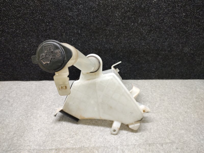 Бачок омывателя TOYOTA LAND CRUISER PRADO 120 02-09 Бачок омывателя TOYOTA LAND CRUISER PRADO 120 02-09