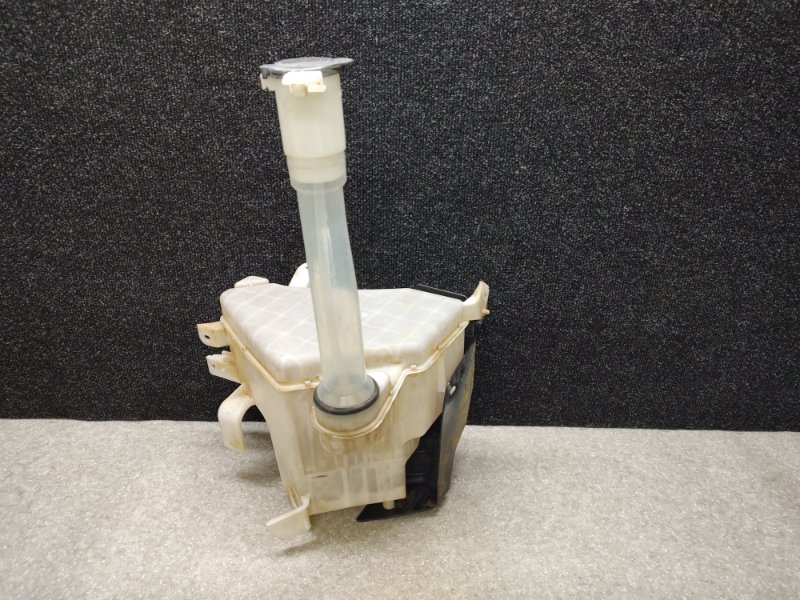 Бачок омывателя TOYOTA LAND CRUISER PRADO 120 02-09 85315-60300 Б/У