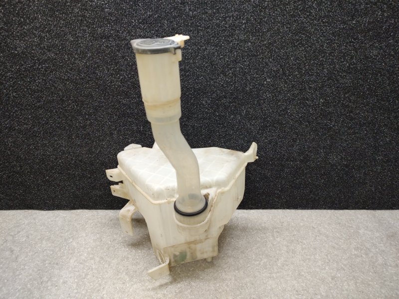 Запчасть бачок омывателя TOYOTA LAND CRUISER PRADO 120 02-09 85315-60300 Б/У Бачок омывателя TOYOTA LAND CRUISER PRADO 120 02-09 85315-60300 Б/У
