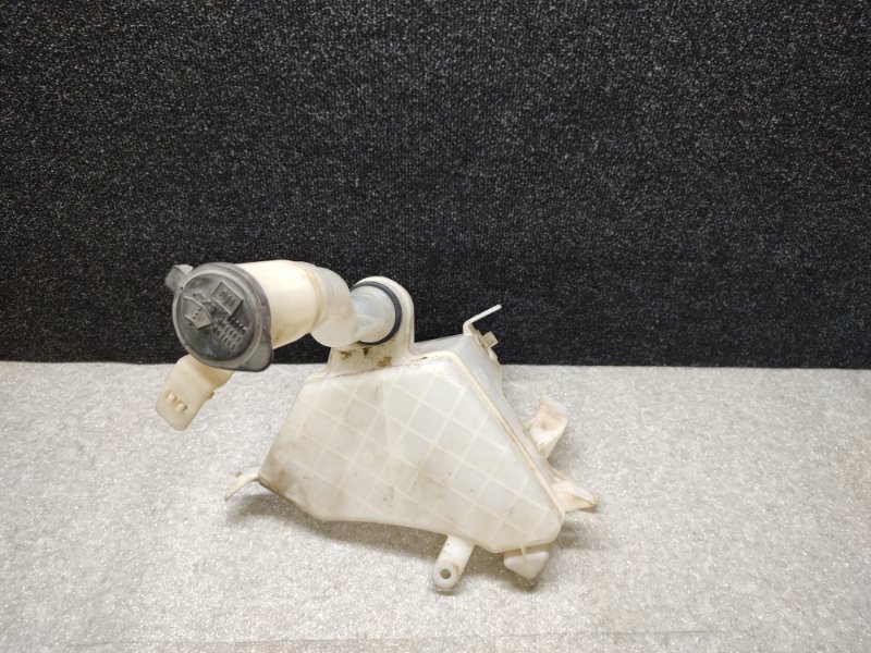 Бачок омывателя TOYOTA LAND CRUISER PRADO 120 02-09 Бачок омывателя TOYOTA LAND CRUISER PRADO 120 02-09