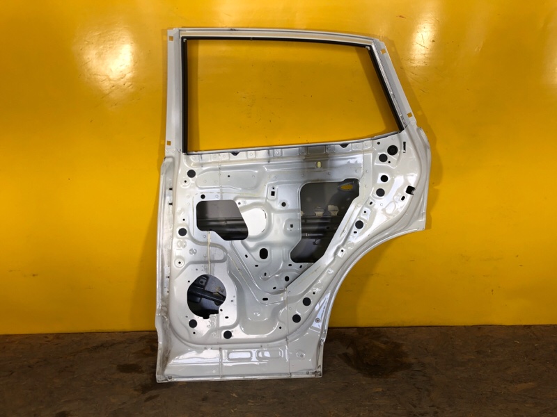Дверь задняя правая QASHQAI 21-