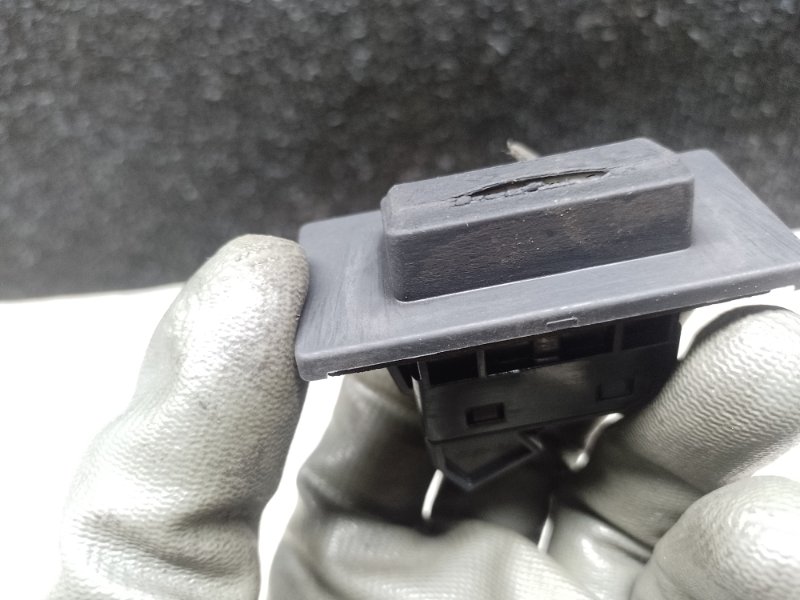 Кнопка открывания багажника наружная 6 GJ 12-