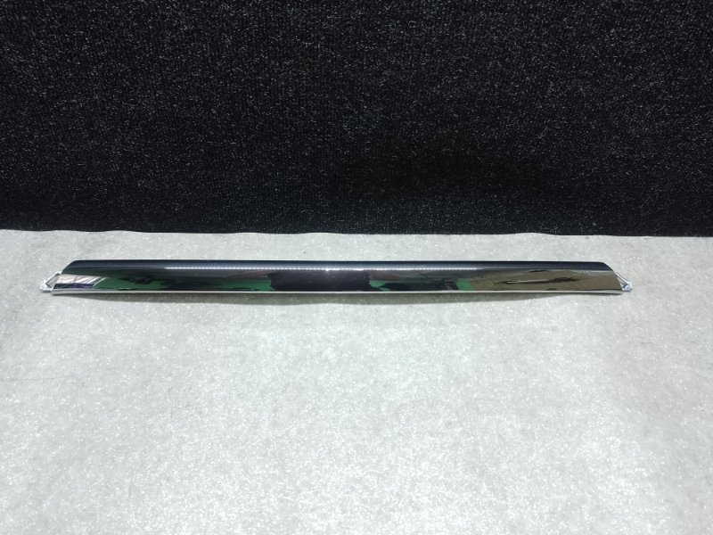 Накладка крышки багажника 6 GJ 12-