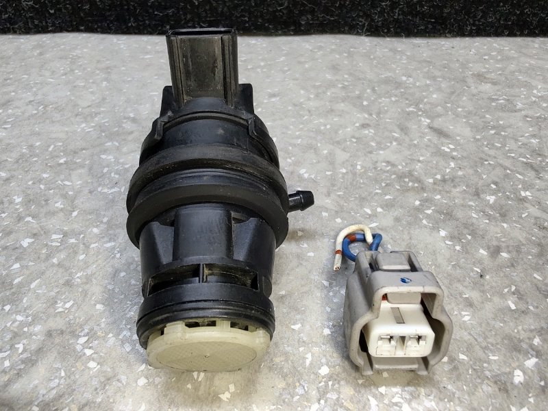 Насос омывателя стекла задний TOYOTA LAND CRUISER PRADO 120 02-09 Насос омывателя стекла задний TOYOTA LAND CRUISER PRADO 120 02-09