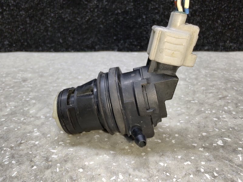 Насос омывателя стекла задний LAND CRUISER PRADO 120 02-09 Насос омывателя стекла задний LAND CRUISER PRADO 120 02-09