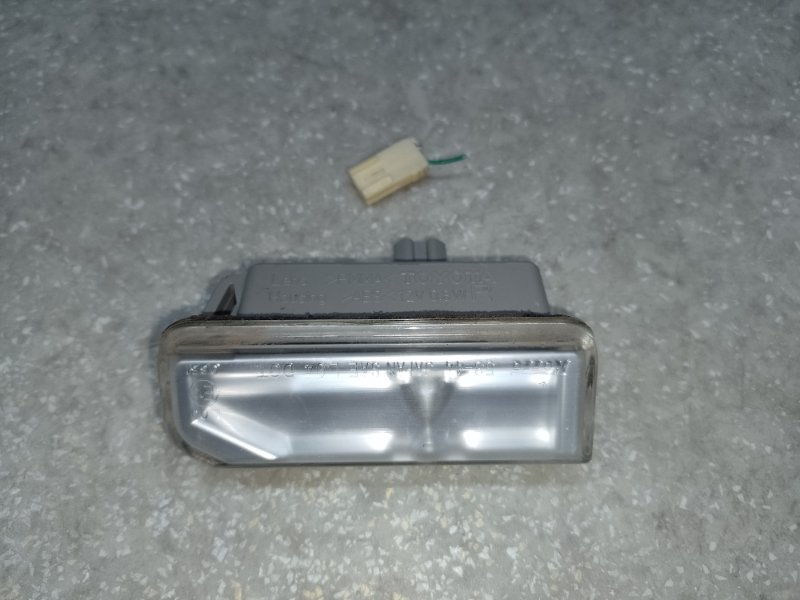 Запчасть подсветка номера правая LEXUS ES350 06-12 2007 3.5 2GR-FE 81270-53020 Б/У Подсветка номера правая LEXUS ES350 06-12 2007 3.5 2GR-FE 81270-53020 Б/У