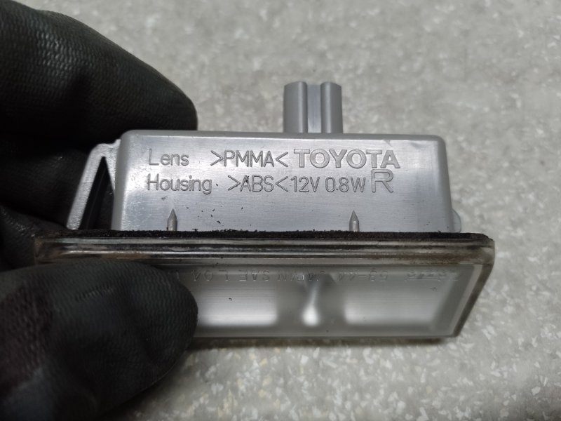 Подсветка номера правая ES350 06-12 2007 3.5 2GR-FE Подсветка номера правая ES350 06-12 2007 3.5 2GR-FE