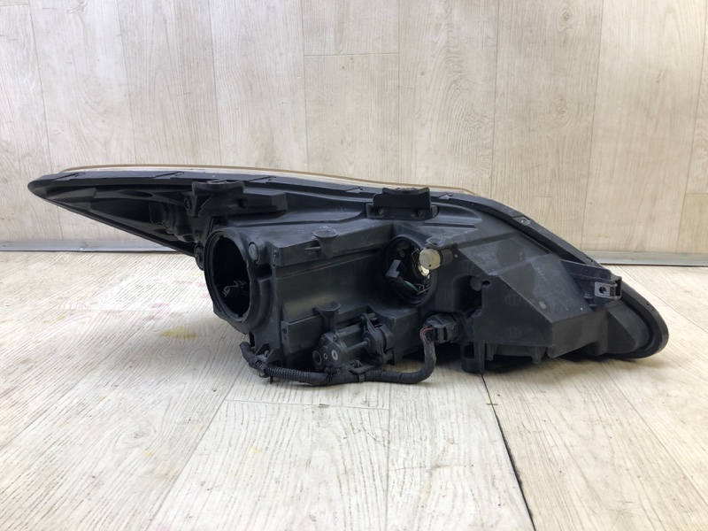 Фара левая GENESIS SEDAN 08-13