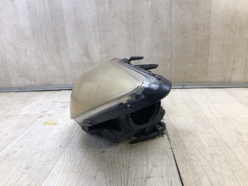 Фара левая GENESIS SEDAN 08-13