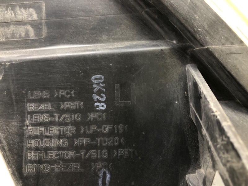 Фара левая GENESIS SEDAN 08-13