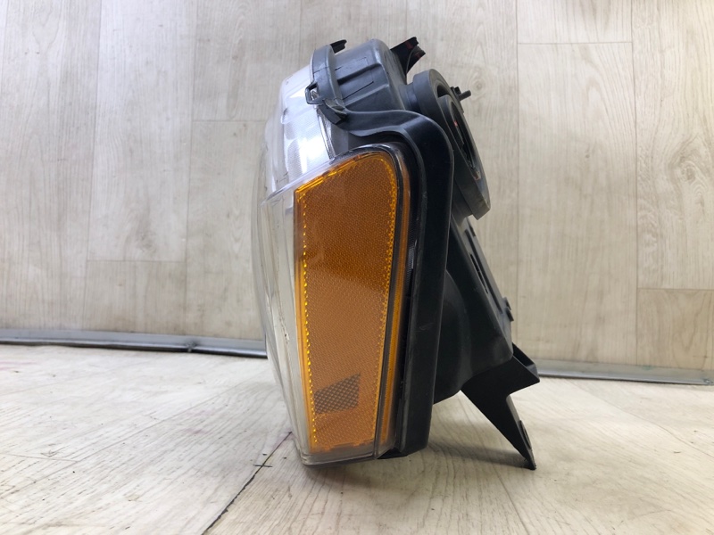 Фара левая GRAND CHEROKEE 04-10