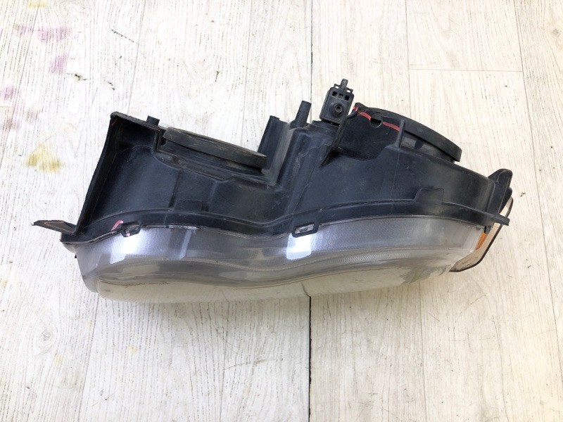 Фара левая GRAND CHEROKEE 04-10